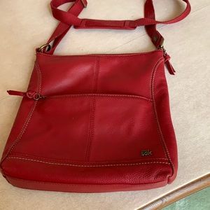Ladies “the sak” shoulder strap purse in red.